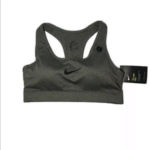 Nike women’s victory sports bra